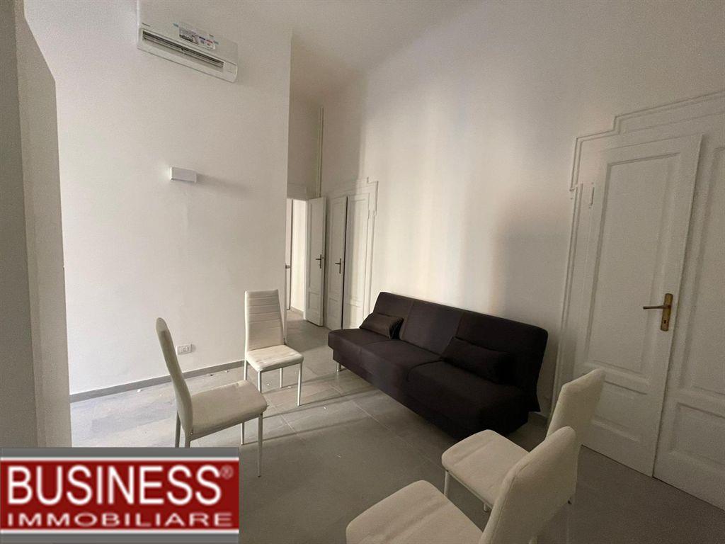 MILANO, PORTA ROMANA - BILOCALE ARREDATO CON BALCONE