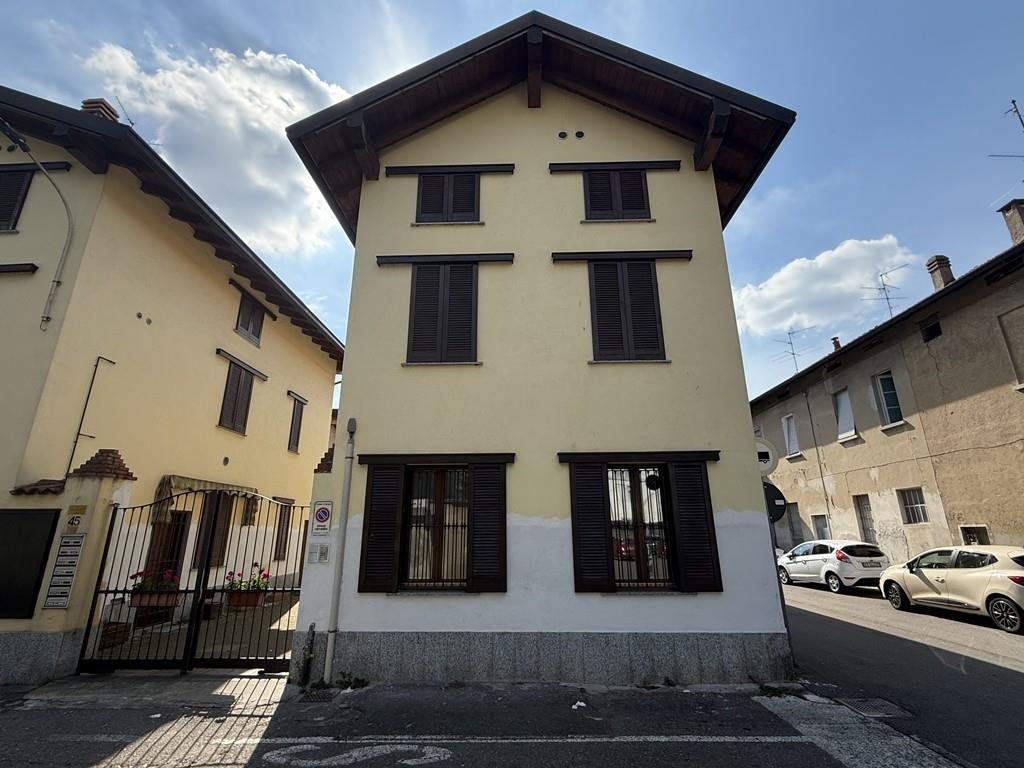 AMPIO BILOCALE CON TAVERNA