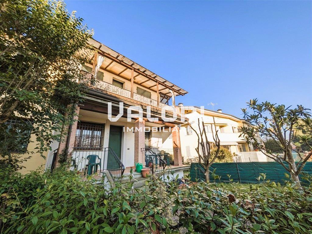 APPARTAMENTO CON INGRESSO INDIPENDENTE, GIARDINO E GARAGE DOPPIO