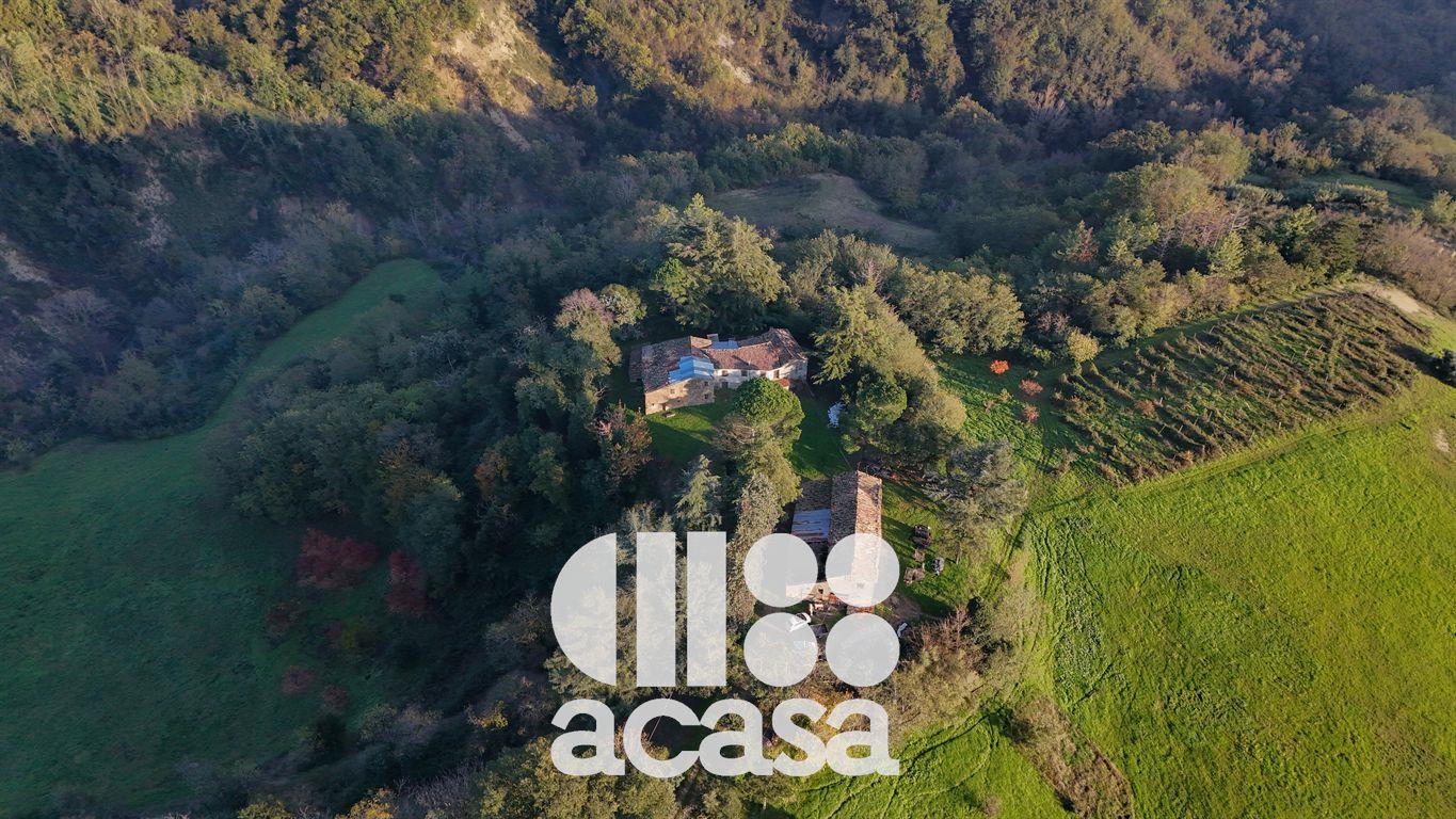 AZIENDA AGRICOLA 27 ETTARI CON BORGO DA RISTRUTTURARE