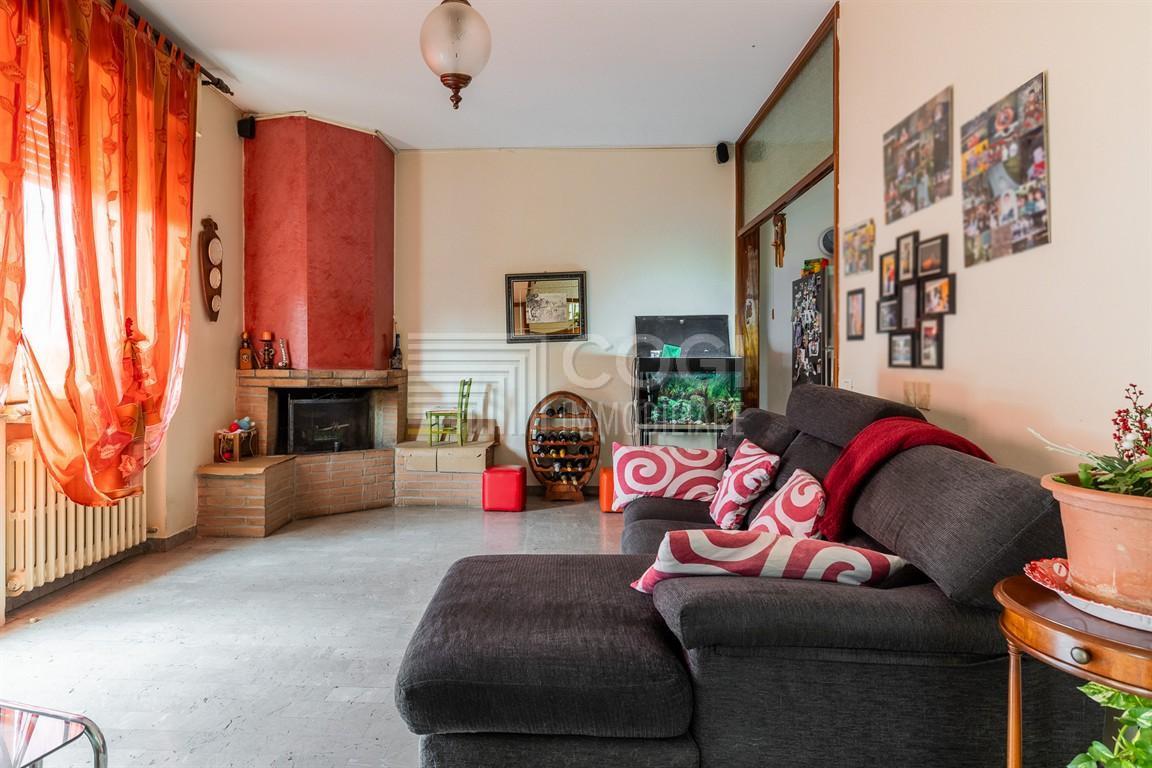 PORZIONE DI CASA LIBERA SU 3 LATI A LUGO