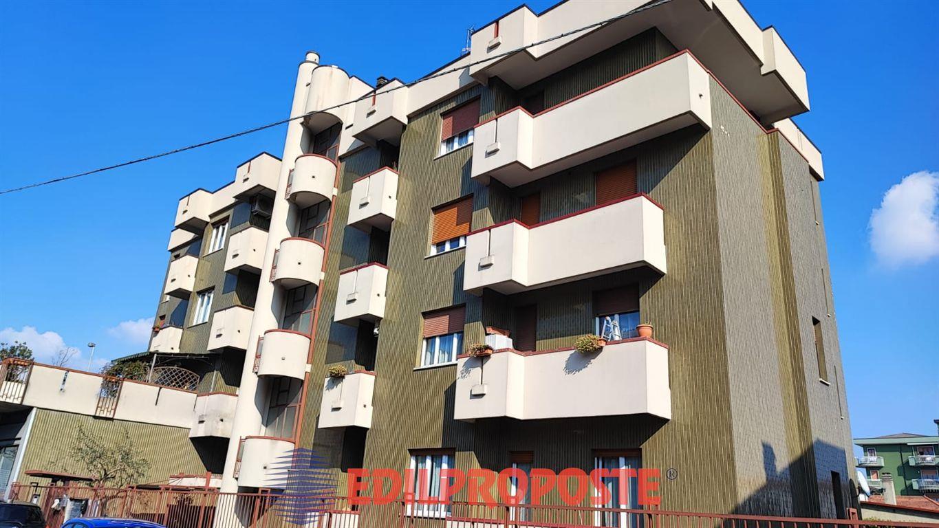 Ampio appartamento a reddito in vendita – Cesano Maderno