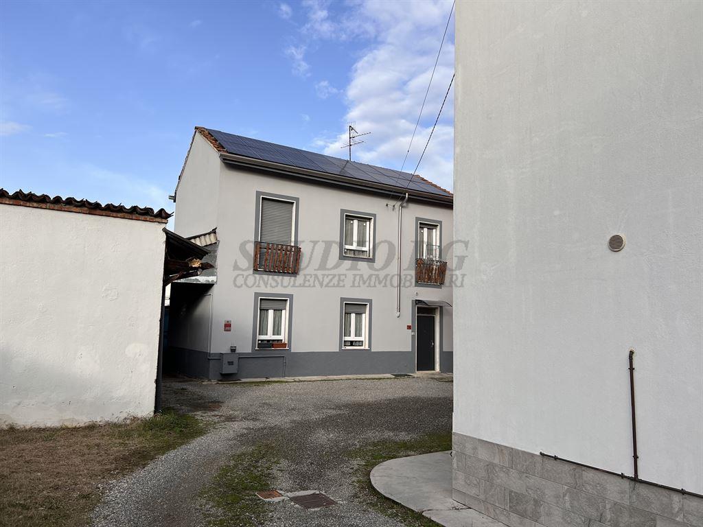 Casa indipendente RISTRUTTURATA, CON GIARDINO PRIVATO