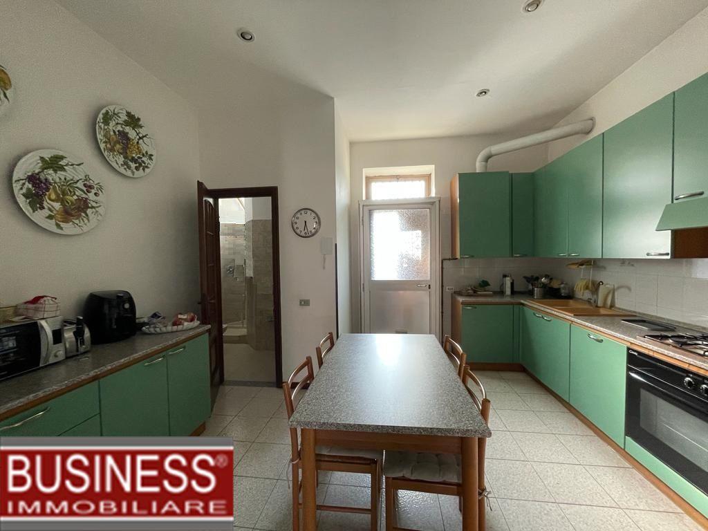 MILANO, MM P.TA VENEZIA - TRILOCALE ARREDATO ULTIMO PIANO