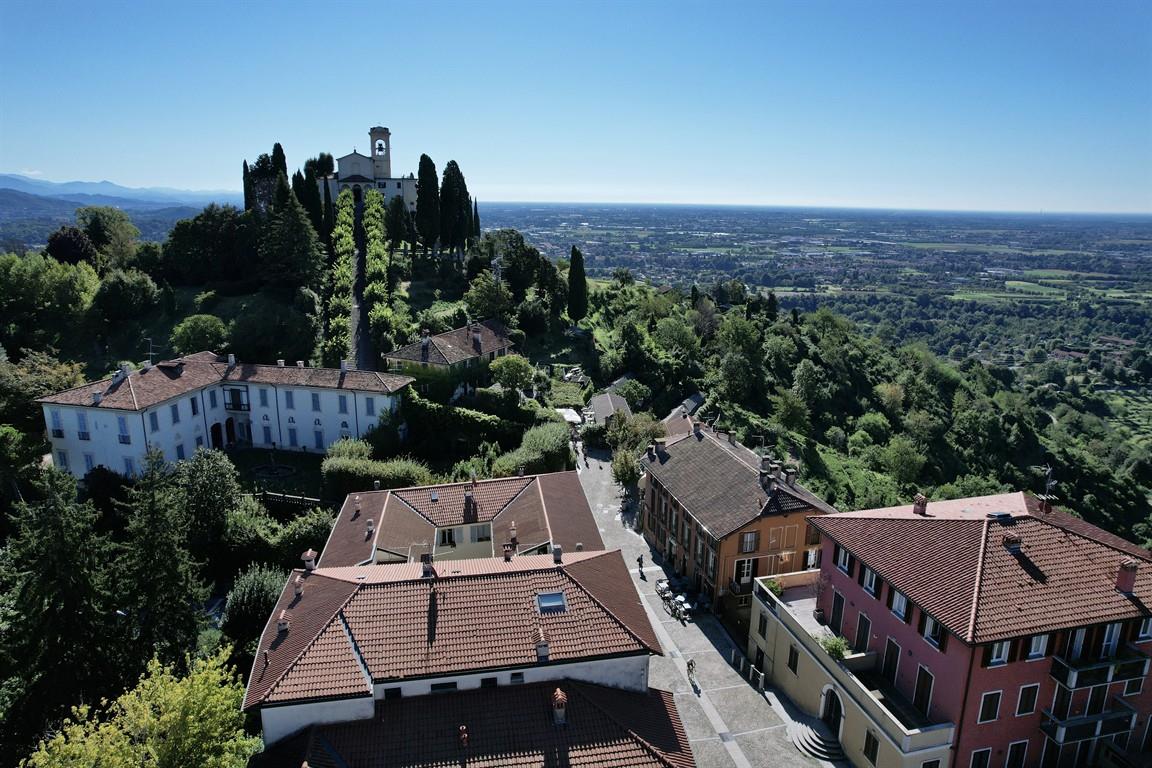 TRILOCALE PANORAMICO NEL CENTRO STORICO DI MONTEVECCHIA