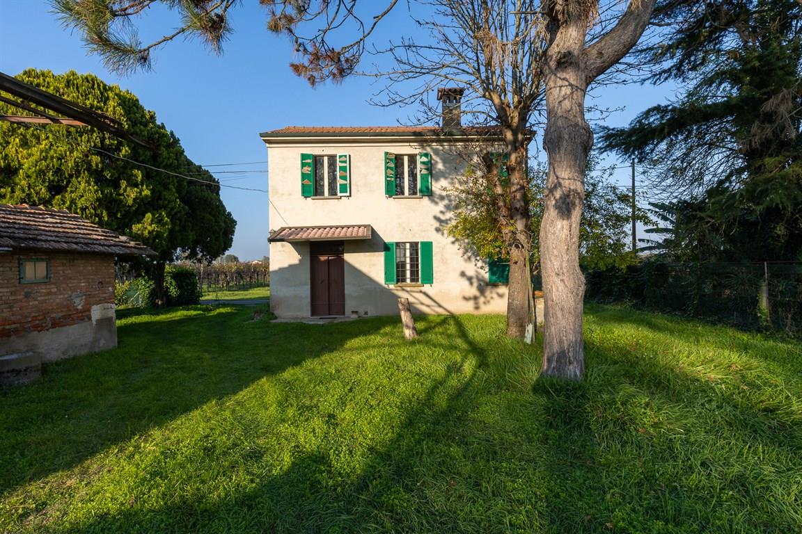 LUGO ADIACENZE - CASA INDIPENDENTE CON AMPIO GIARDINO