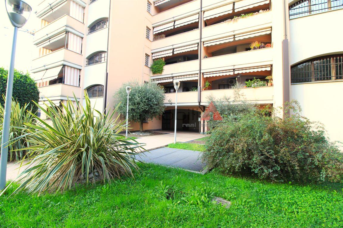 Brugherio Ad.ze Bennet - 2 Locali di 76mq con terrazzo e box