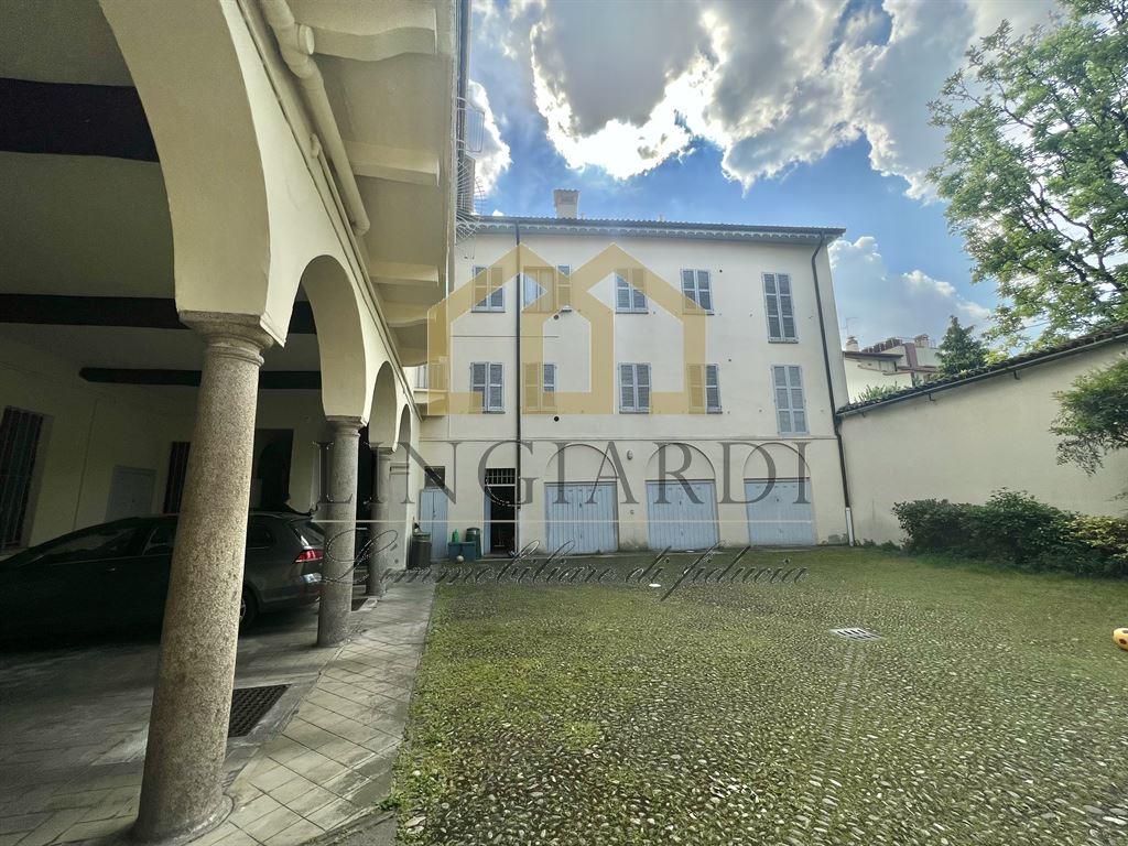 SIGNORILE 3 LOCALI IN CENTRO STORICO A LODI