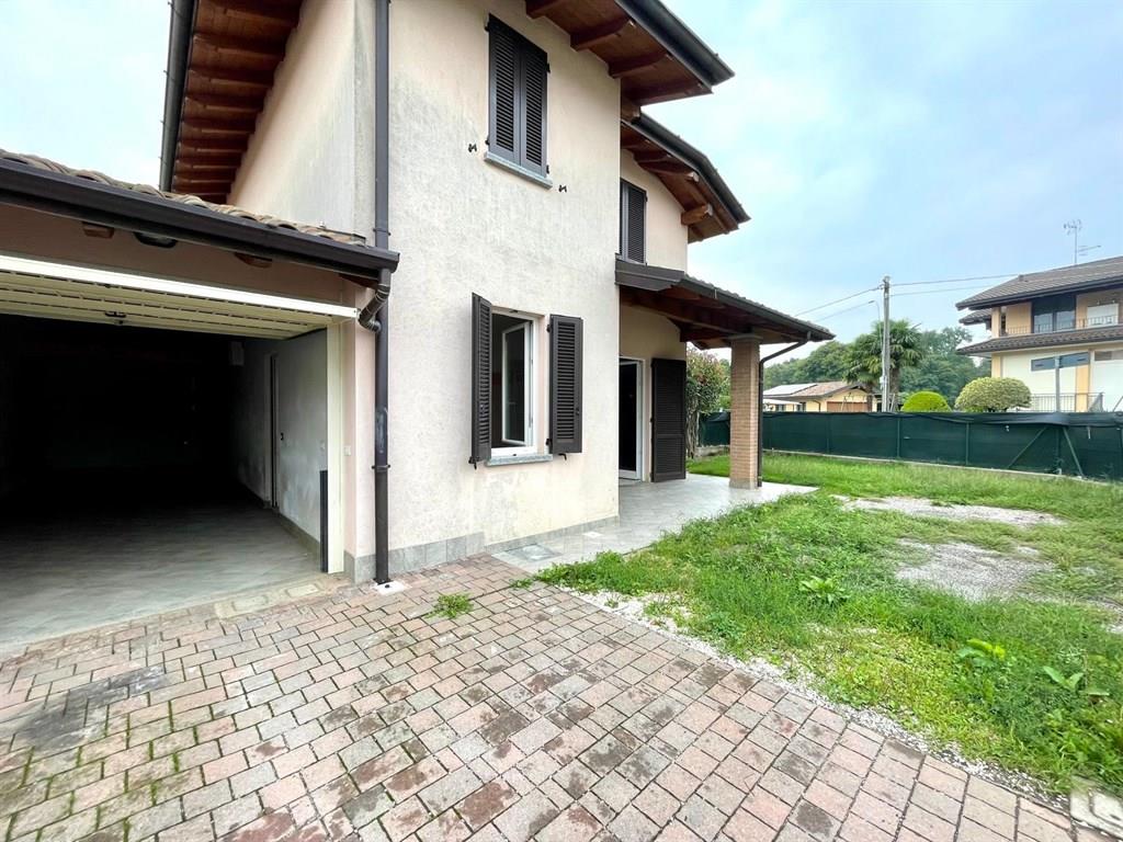 Villetta indipendente 4 locali - doppi servizi -  giardino - doppio box – € 1.350/mese