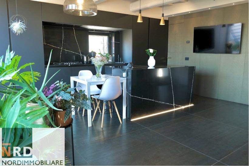 Elegante casa mantovana terra/cielo