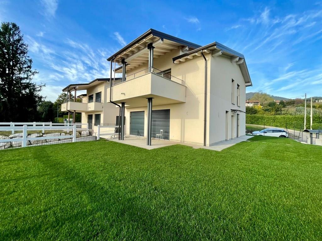 VILLA CON IMPAGABILE VISTA SUL LAGO - NUOVA E MAI ABITATA