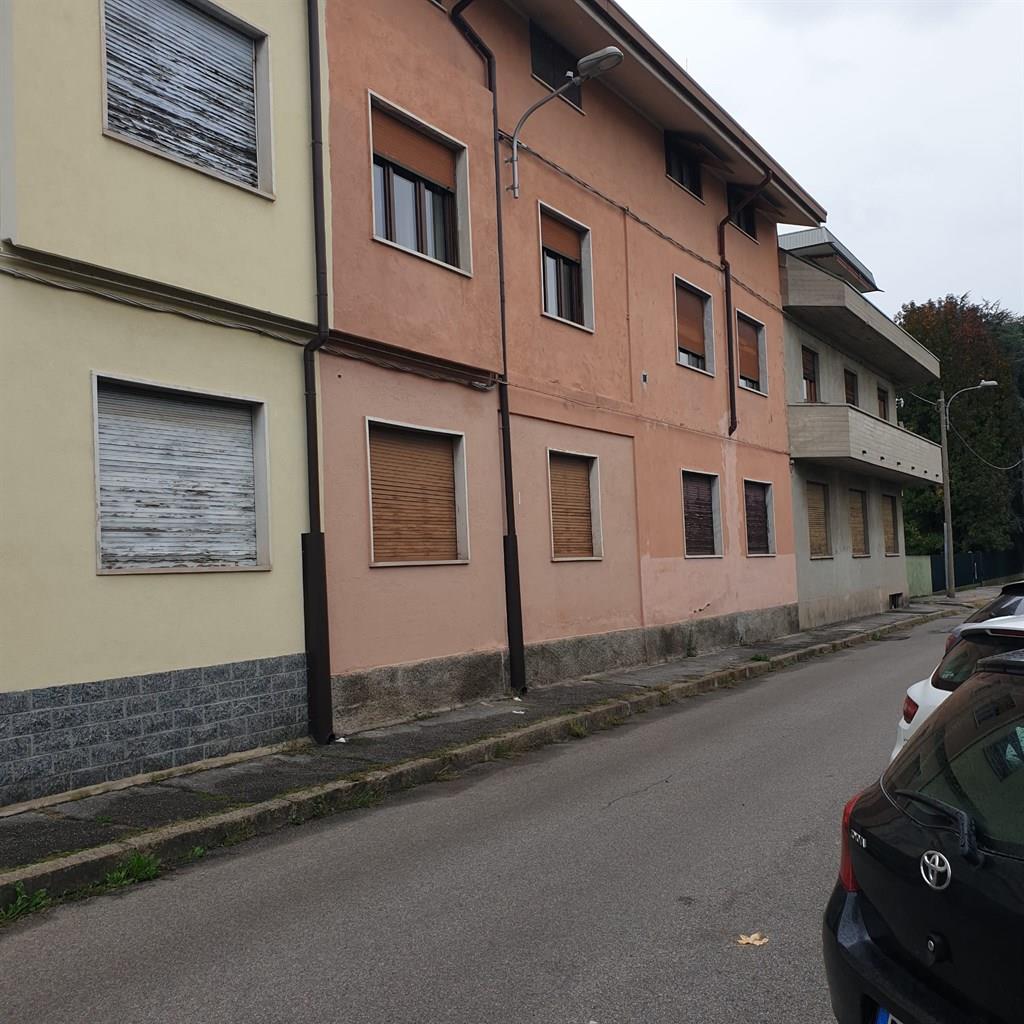 LISSONE IN CORTE PROPONIAMO 3 locali DOPPI servizi su due livelli