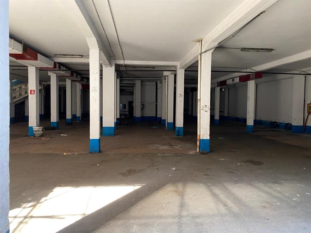 VENDESI AUTORIMESSA ZONA TOR PIGNATTARA
