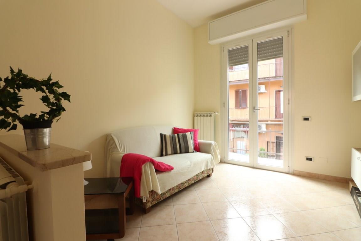 TRELOCALI SENZASPESE CONDOMINIALI IN VENDITA A BUSNAGO (mb)