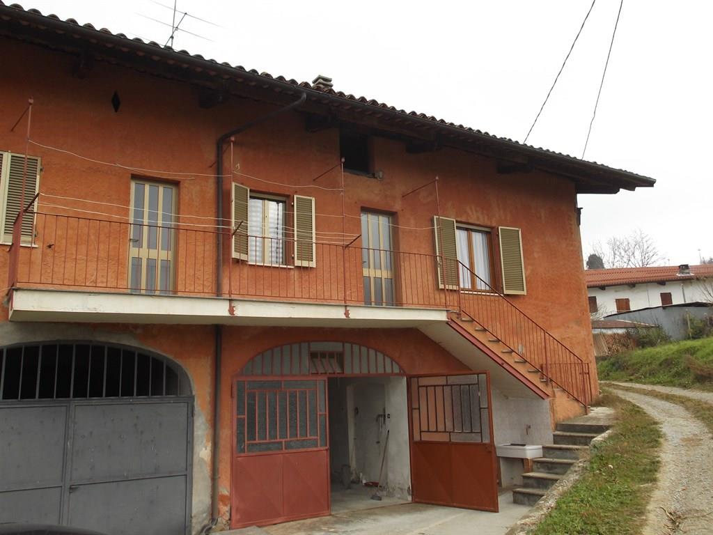 Clavesana (CN), casa semindipendente con terreno