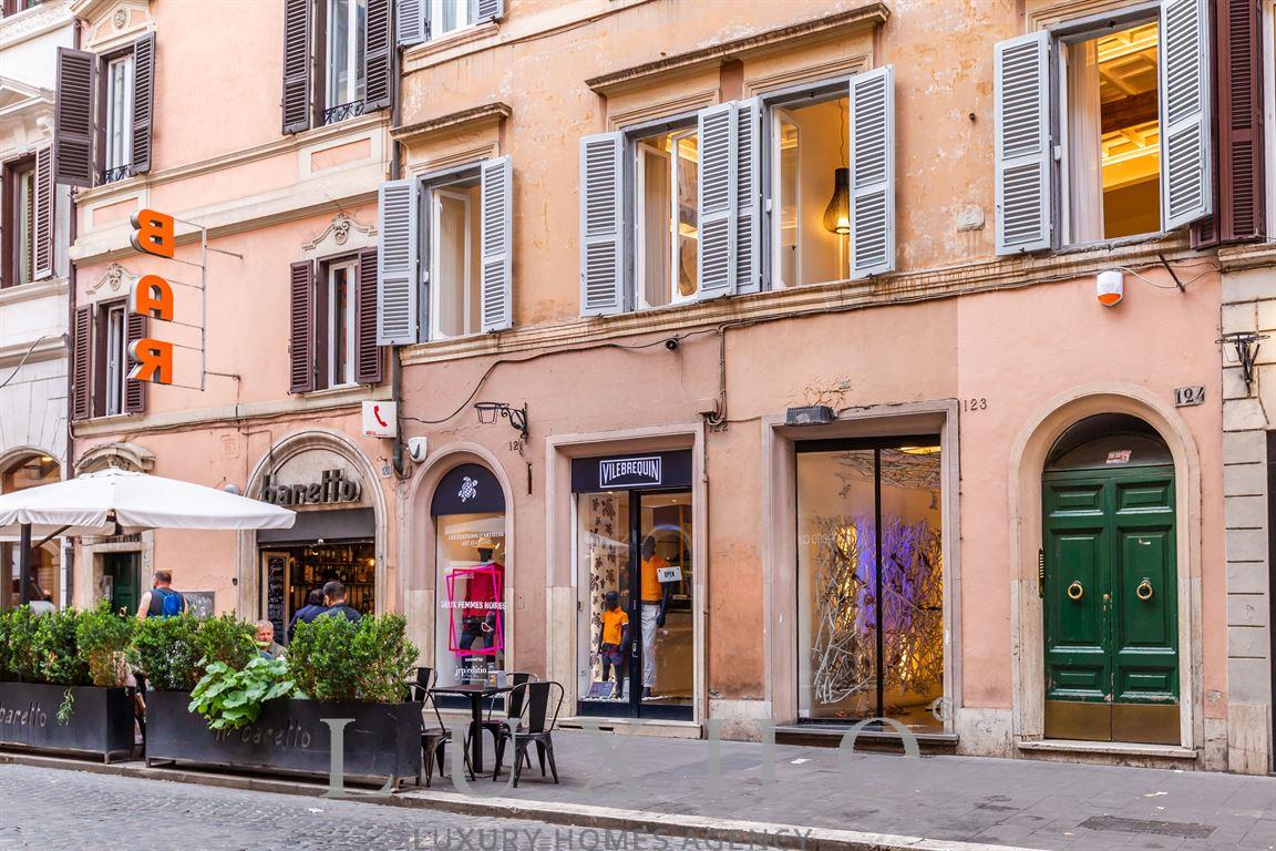 APPARTAMENTO IN LOCAZIONE A VIA DEL BABUINO