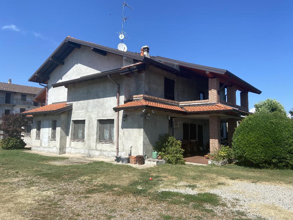 Casa indipendente con ampio terreno