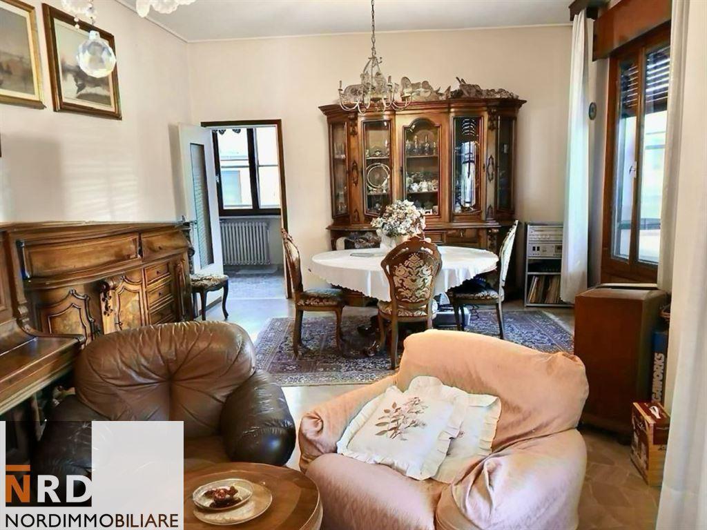Elegante Villa Singola con Ampio Giardino