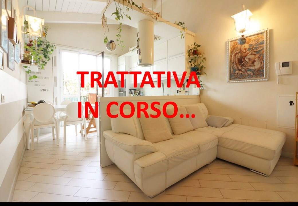 Appartamento con terrazzo in vendita a Roncello (MB)