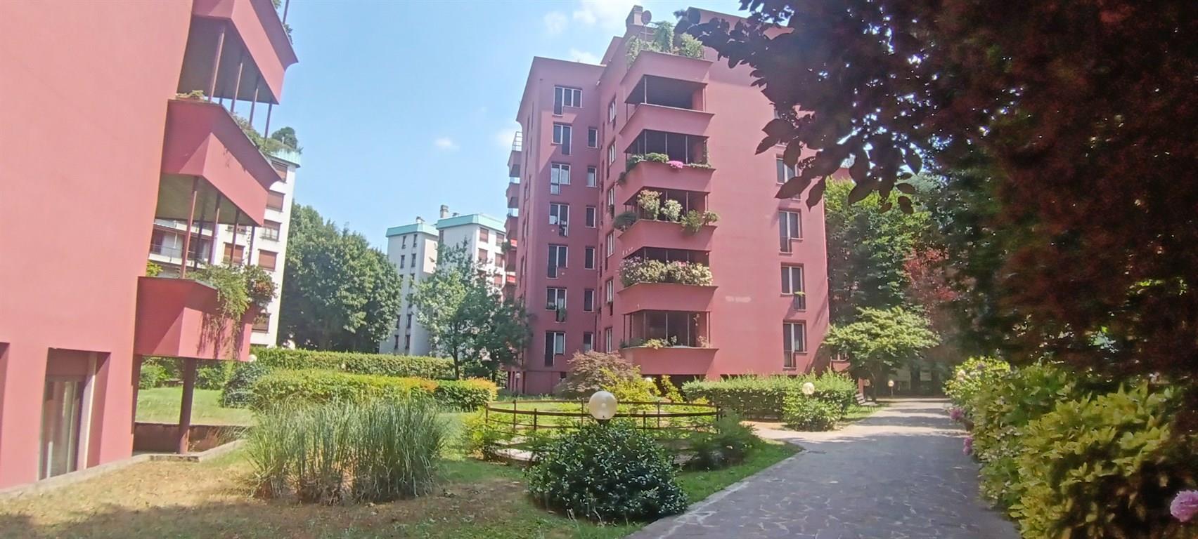 PANORAMICO APPARTAMENTO DI AMPIA METRATURA CON  TERRAZZO