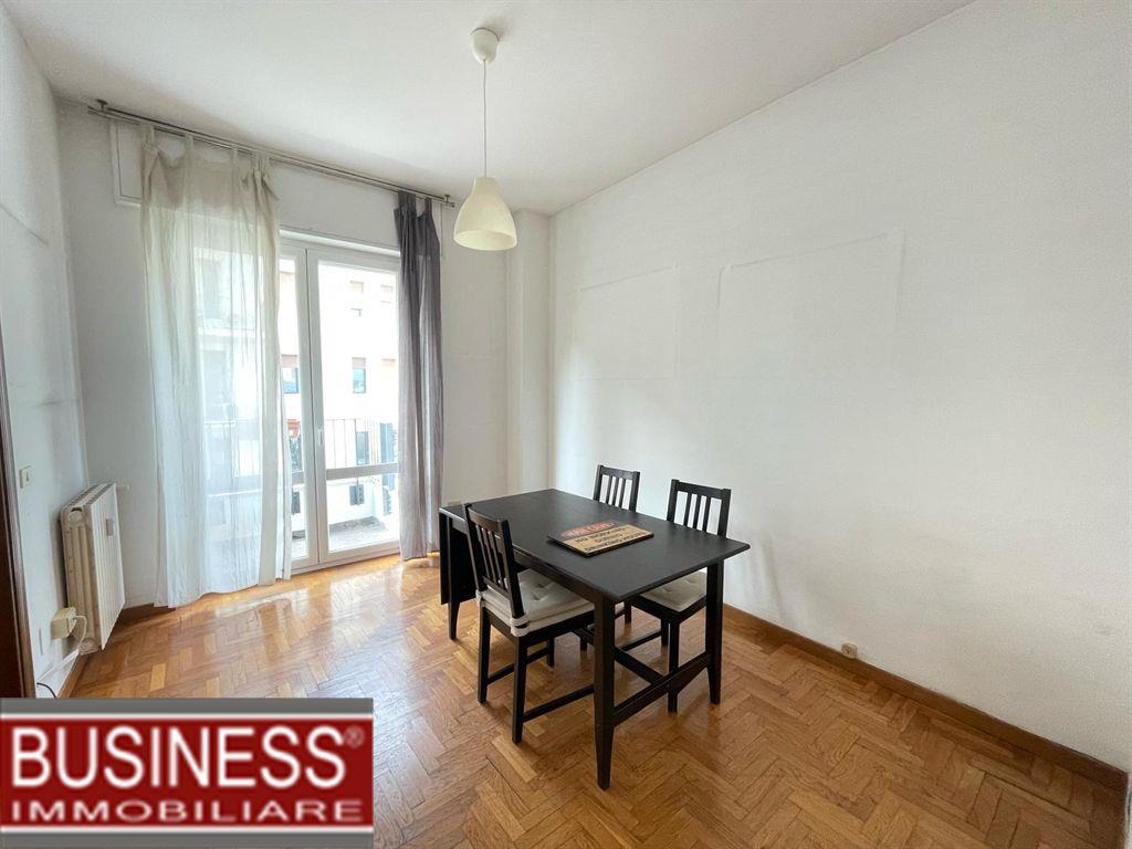 MILANO, PORTA ROMANA - BILOCALE ARREDATO CON DOPPI BALCONI