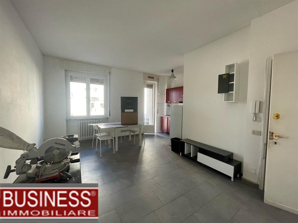 MILANO, PORTA ROMANA - AMPIO BILOCALE CON BALCONE