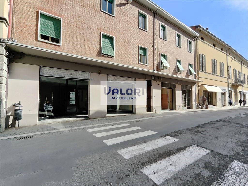 LOCALE COMMERCIALE IN POSIZIONE DI FORTE VISIBILITÀ