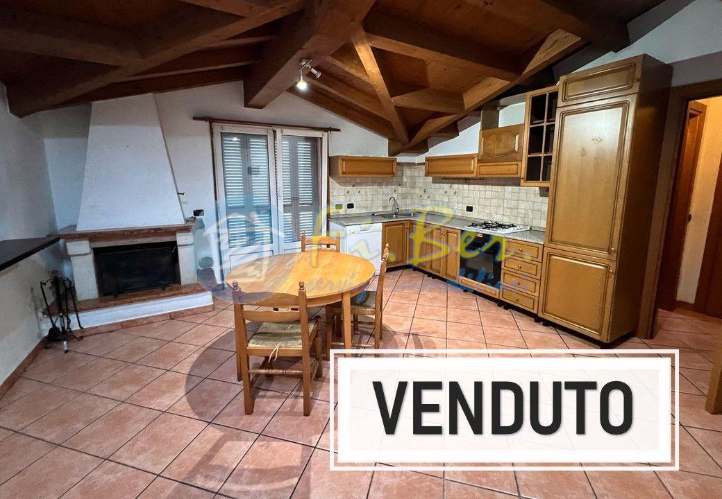 Cologno M.se : 3 LOCALI Mansardato
