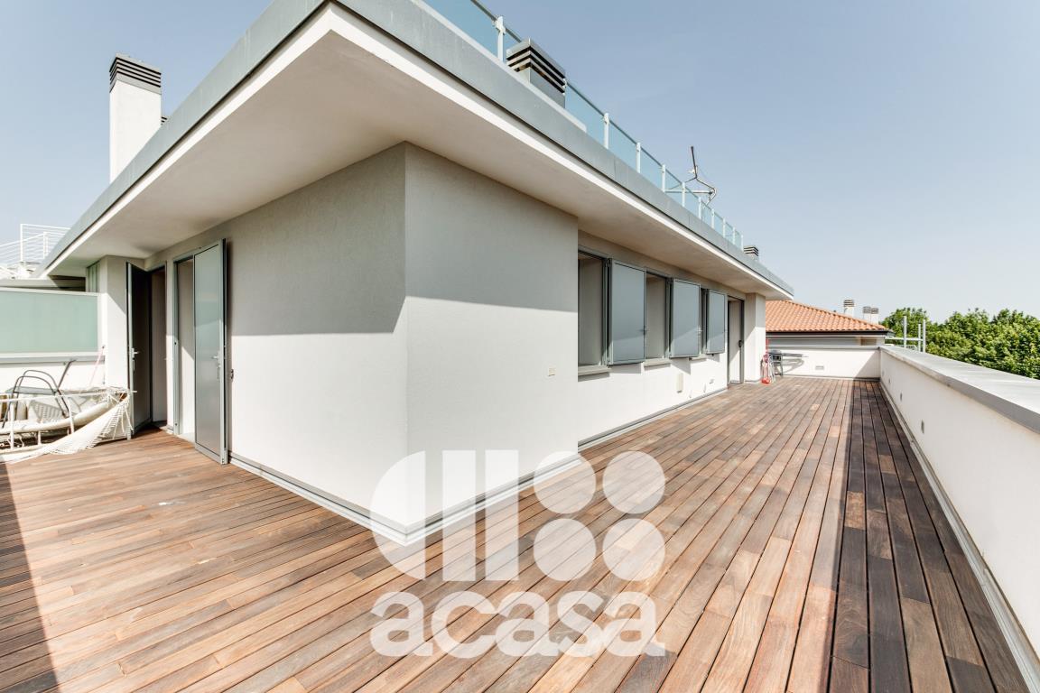 ATTICO CON TERRAZZI PANORAMICI E GARAGE