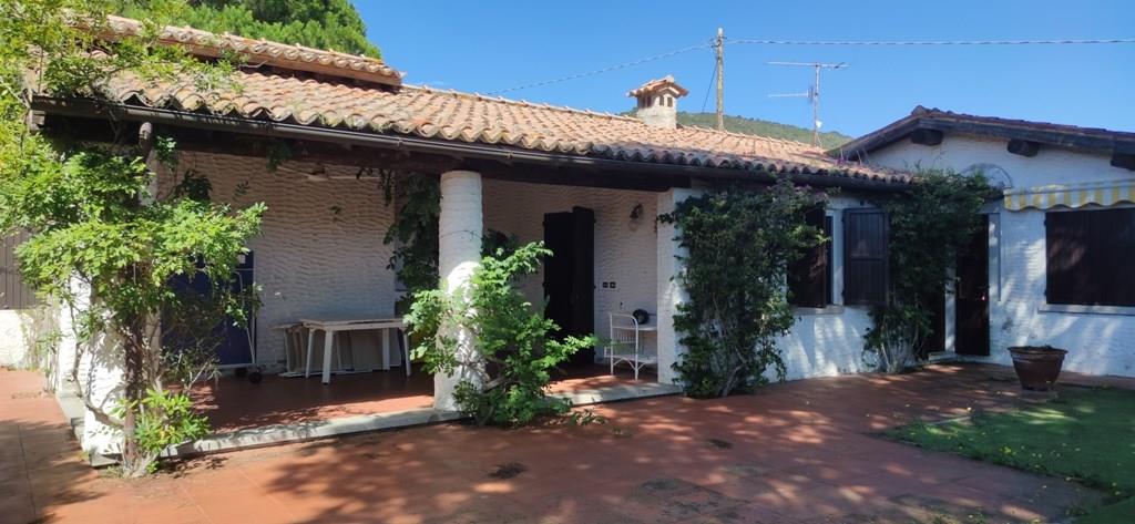 Villa unifamiliare finemente rifinita con corpo secondario e parco esclusivo
