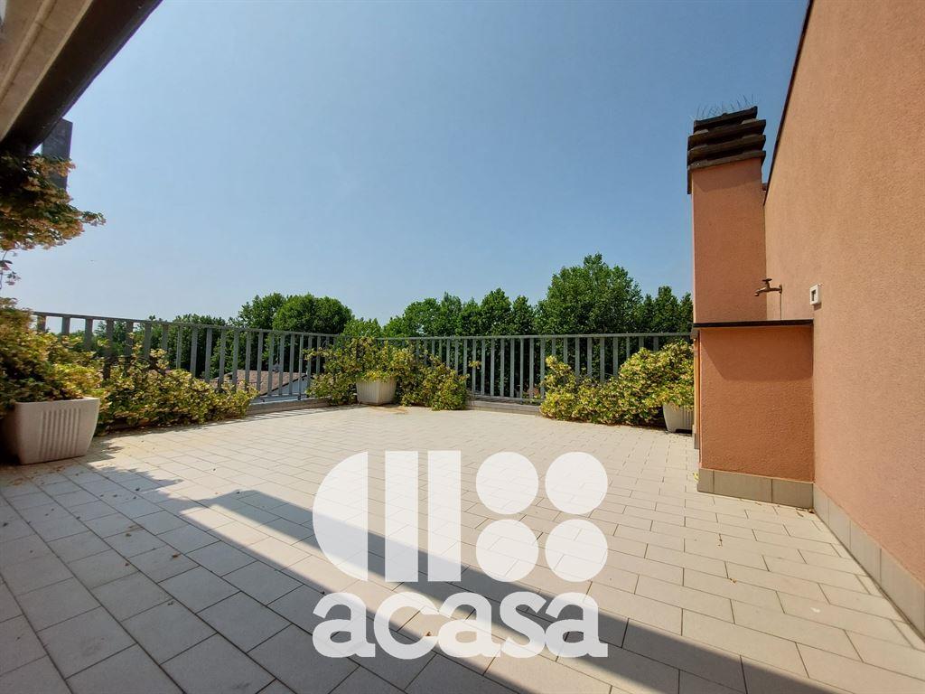 QUADRILOCALE CON AMPIA TERRAZZA, POSTO AUTO E CANTINA