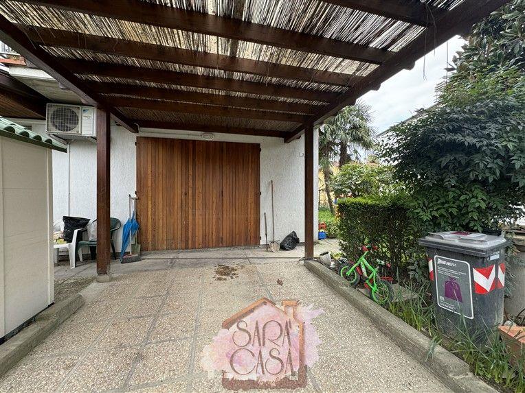Casa bifamiliare su lotto esclusivo recintato di oltre 450 mq