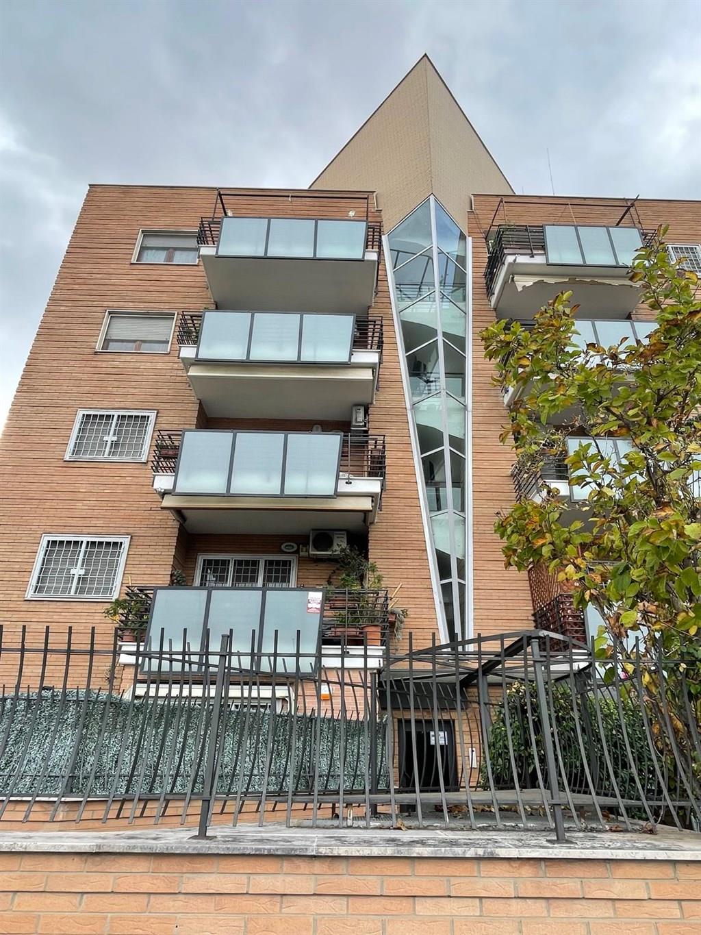 OSTERIA DEL CURATO TRILOCALE CON POSTO AUTO E CANTINA