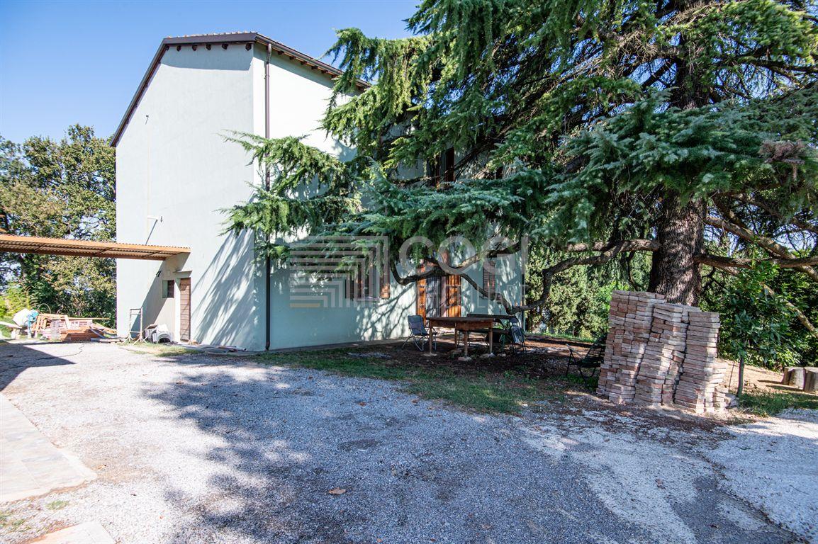 Casa Indipendente con Terreno Agricolo!