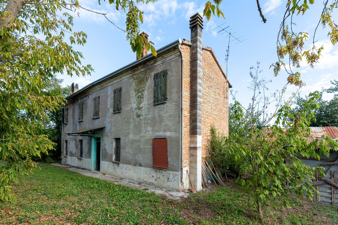 Rustico rurale nelle campagne di Lugo.