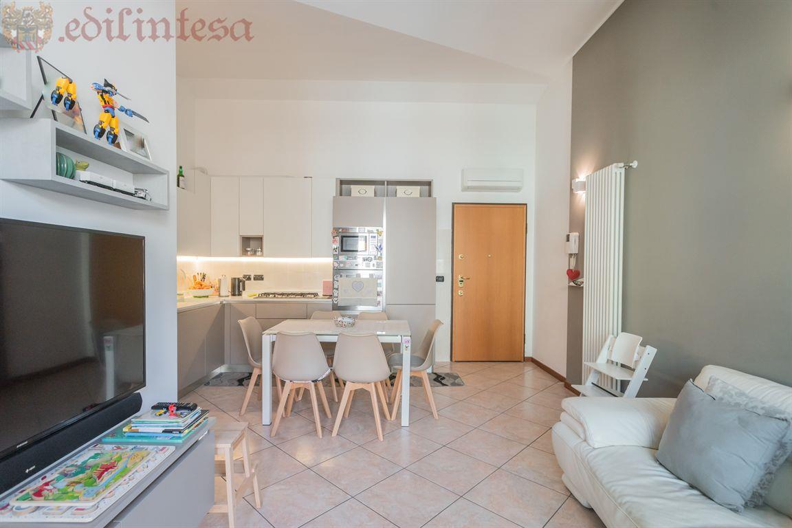 Trilocale favoloso con terrazzo ultimo piano