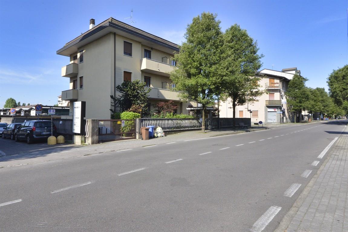TRILOCALE CON BOX A LIMBIATE