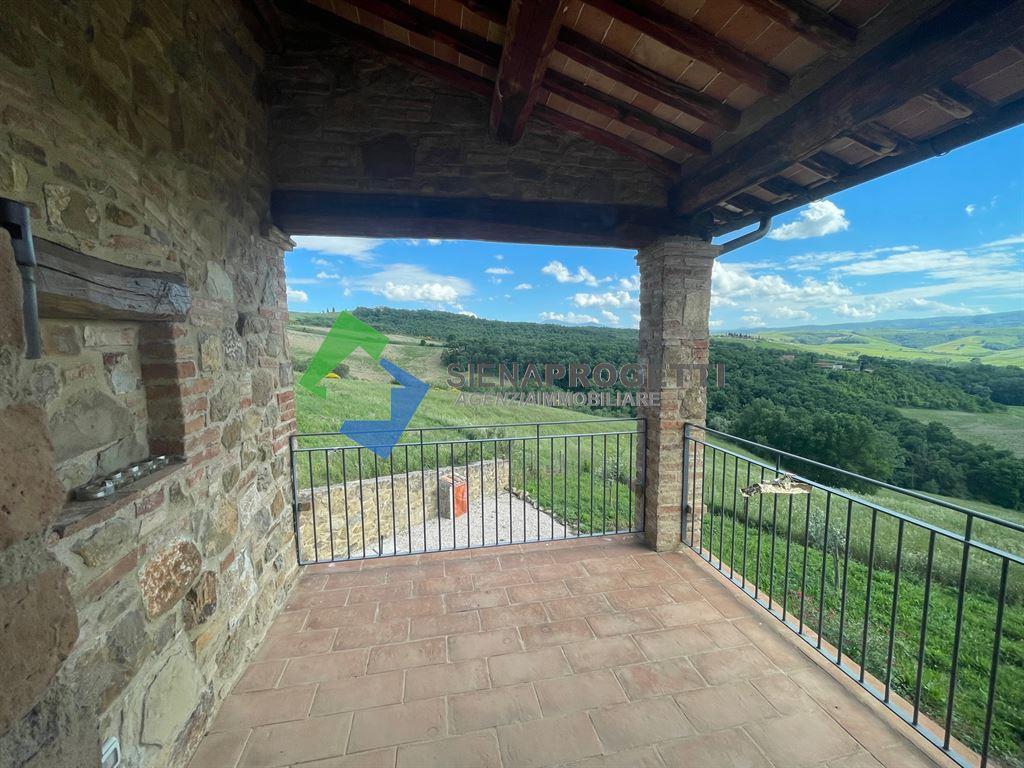 Splendido casale a Montalcino con vista sulla Val d'Orcia.