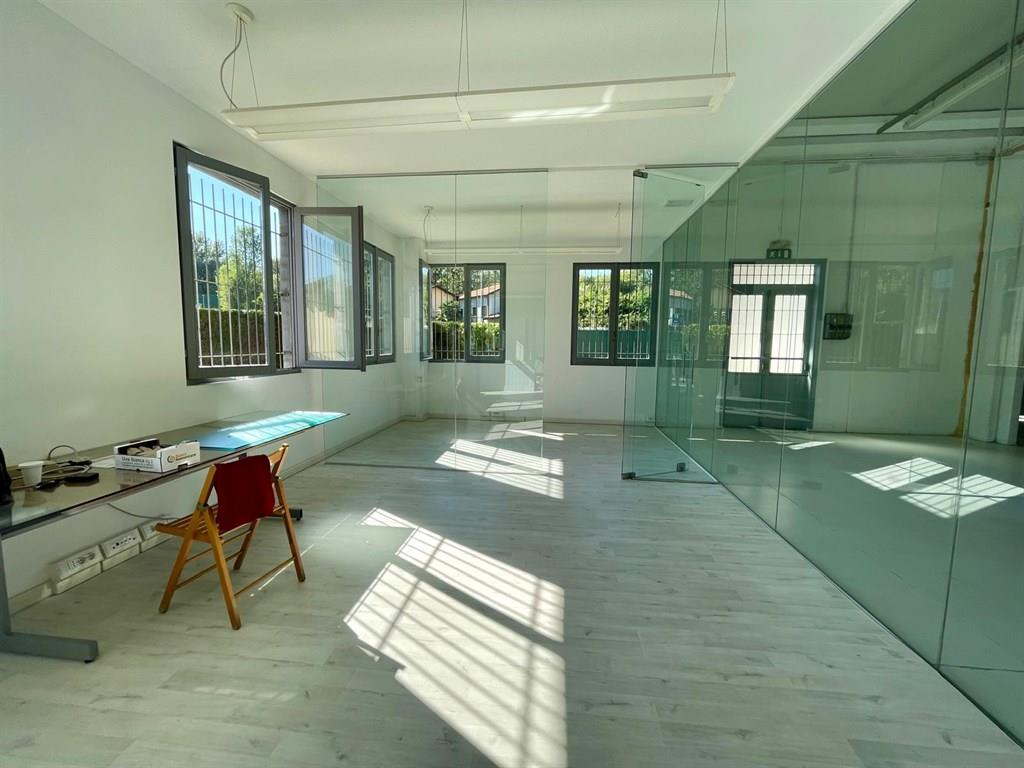 va3000 - capannone indipendente / laboratorio categoria D1 mq 600 + area esterna