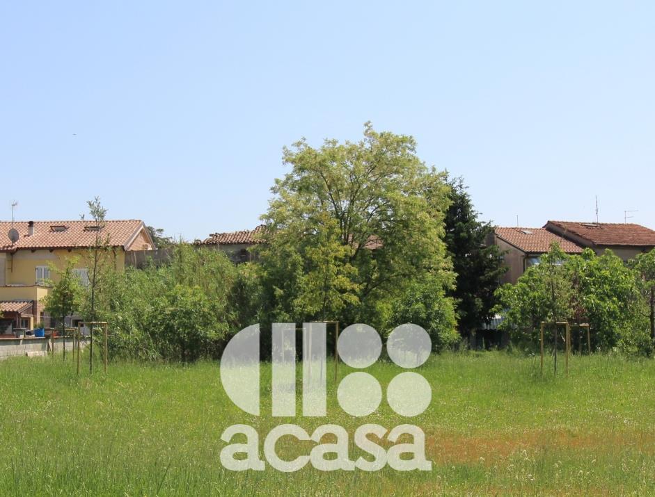 VENDESI TERRENO EDIFICABILE di oltre 400mq