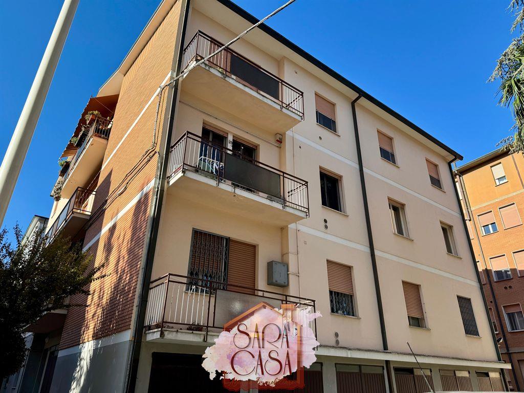 APPARTAMENTO RISTRUTTURATO CON DUE CAMERE E GARAGE IN POSIZIONE SERVITA