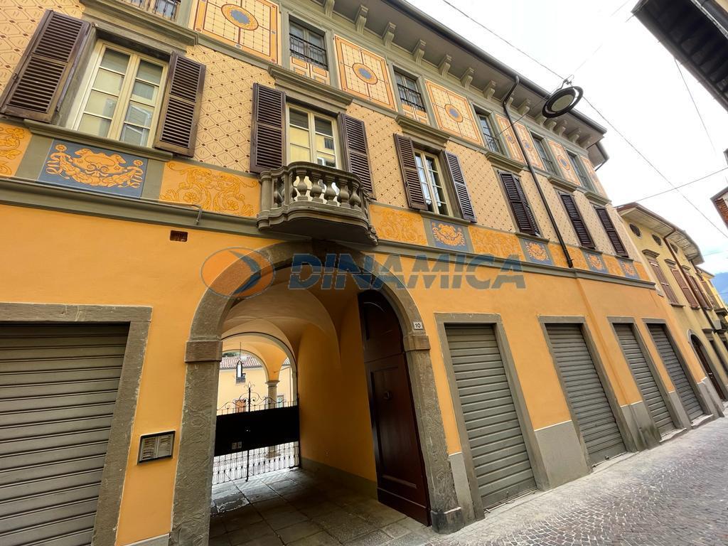 NEGOZIO A CAPRINO B.SCO (BERGAMO)