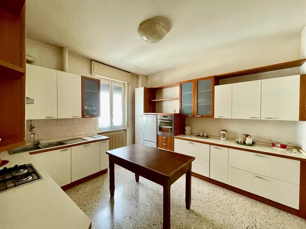 vo109 - ampio trilocale arredato ed indipendete box, cantina e soffitta