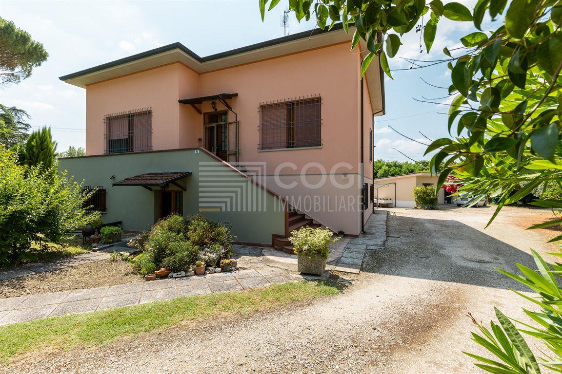 Casa indipendente con ampio giardino e terrazzo abitabile a Lugo.
