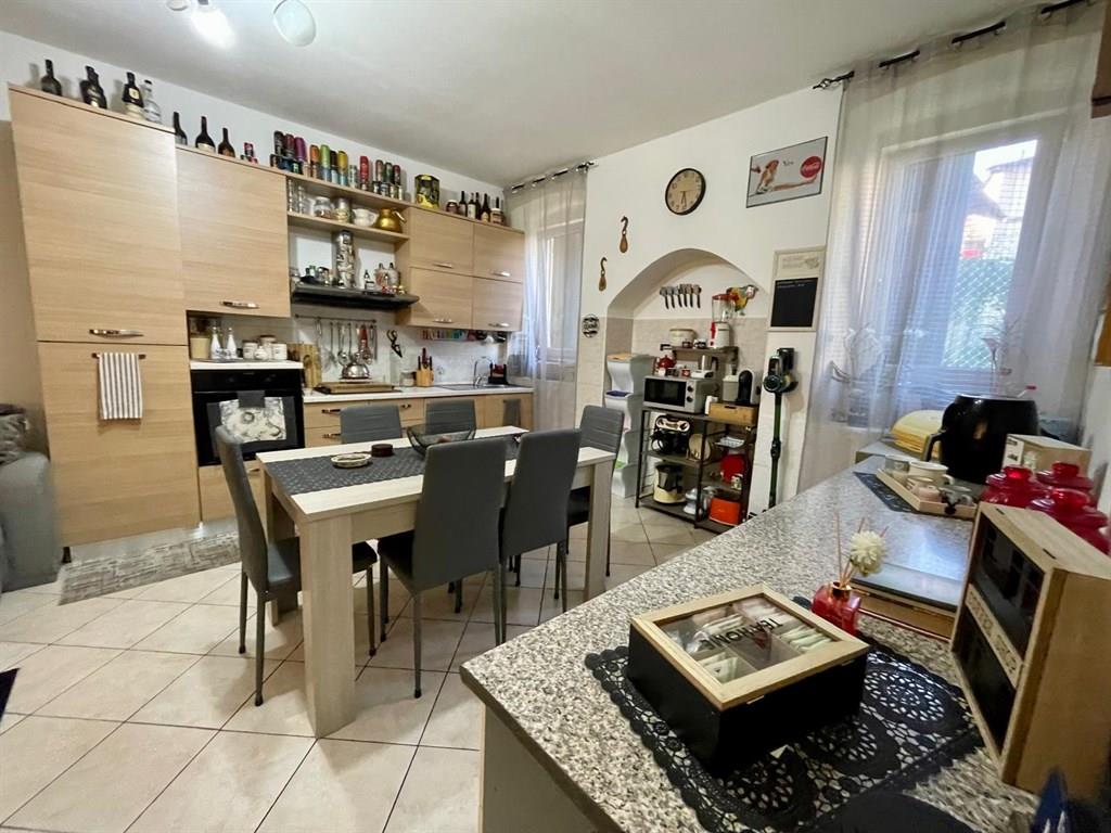 dvr115 - ampio quadrilocale indipendente - autonomo - nessuna spesa condominiale