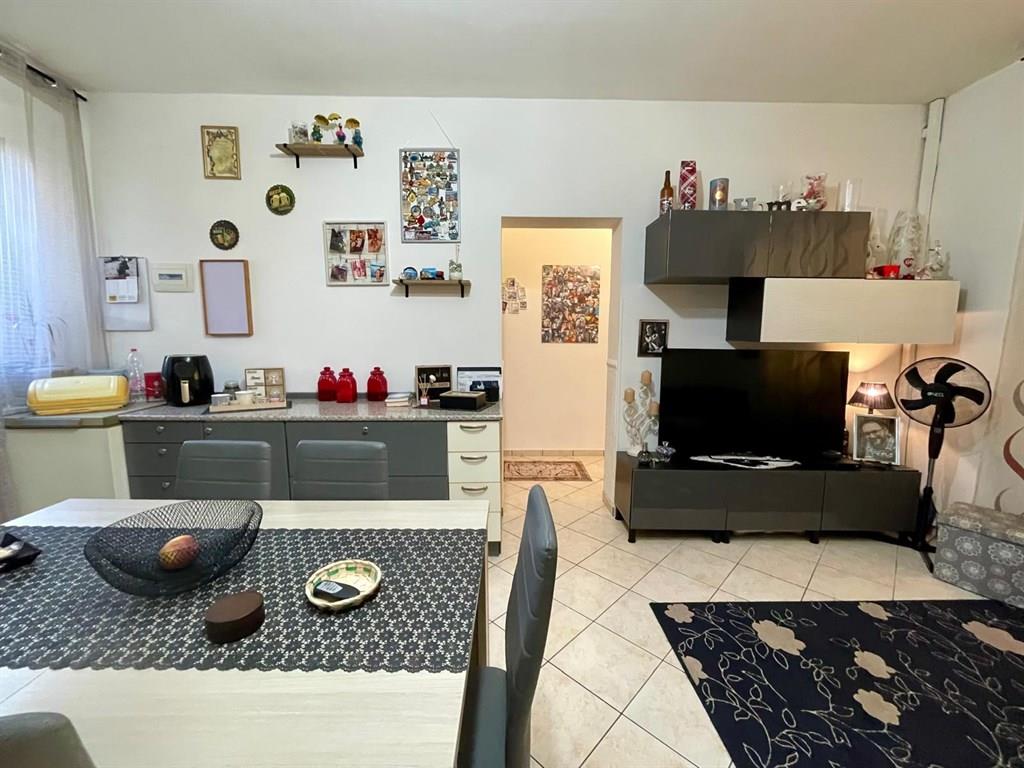 dvr115 - ampio quadrilocale indipendente - autonomo - nessuna spesa condominiale