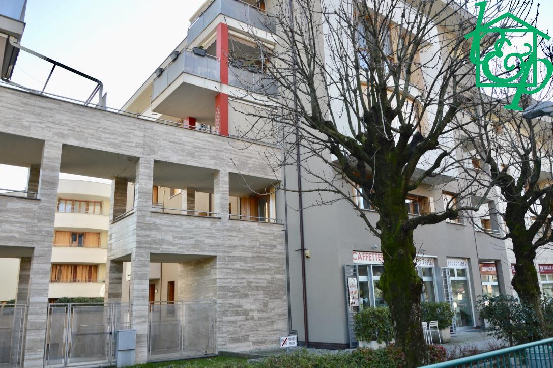 BRUGHERIO DUE LOCALI AMPIO NON ARREDATO - CLASSE B