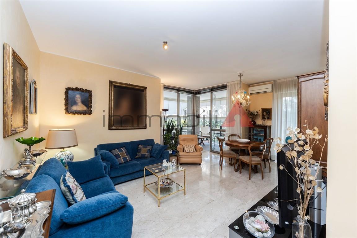 Brugherio Centro residenziale Edilnord Cigni - 5 locali con box Euro 389.000,00