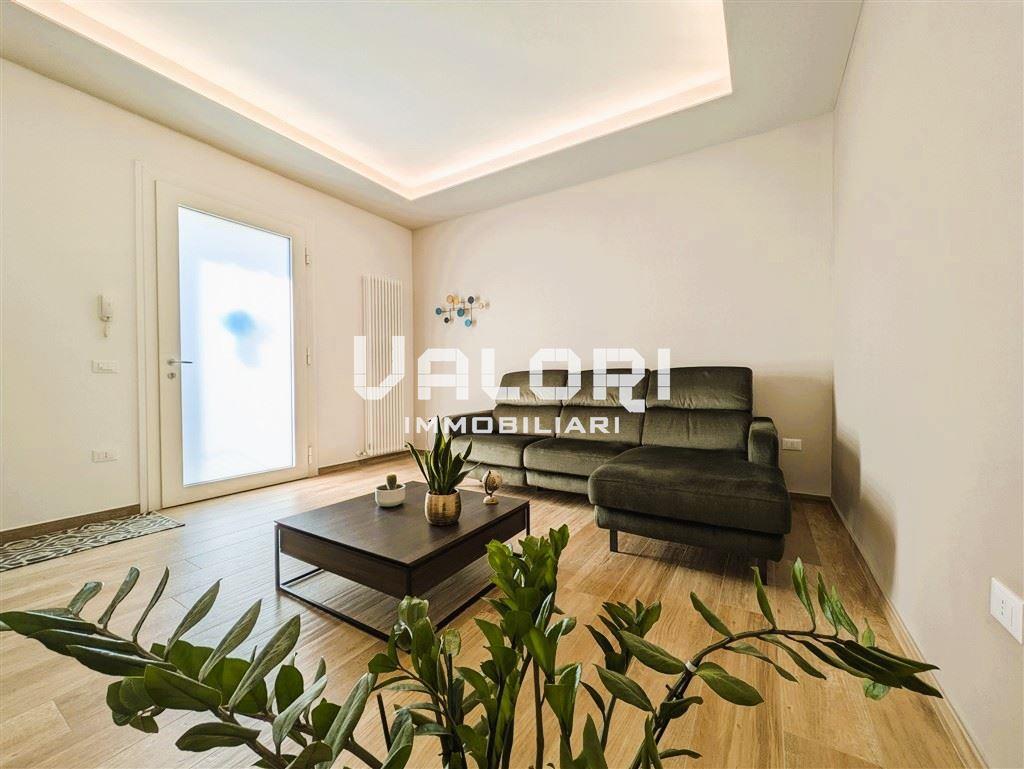 PORZIONE DI CASA BIFAMILIARE CON INGRESSO INDIPENDENTE E GARAGE