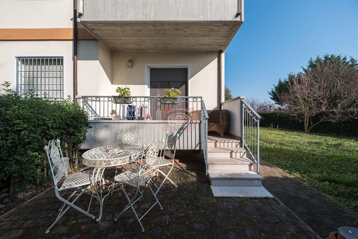 SAN MAURO IN VALLE - villetta a schiera BUONO STATO con AMPIO GIARDINO PRIVATO ( 3 letto, 2 bagni, cucina abitabile, tavernetta, garage )